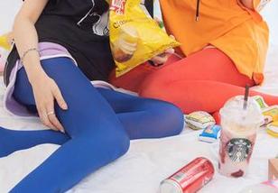 BoBoSocks袜啵啵 – 翻转你的审美，奶油与厚黑丝五指袜的原图壁纸双重享受！