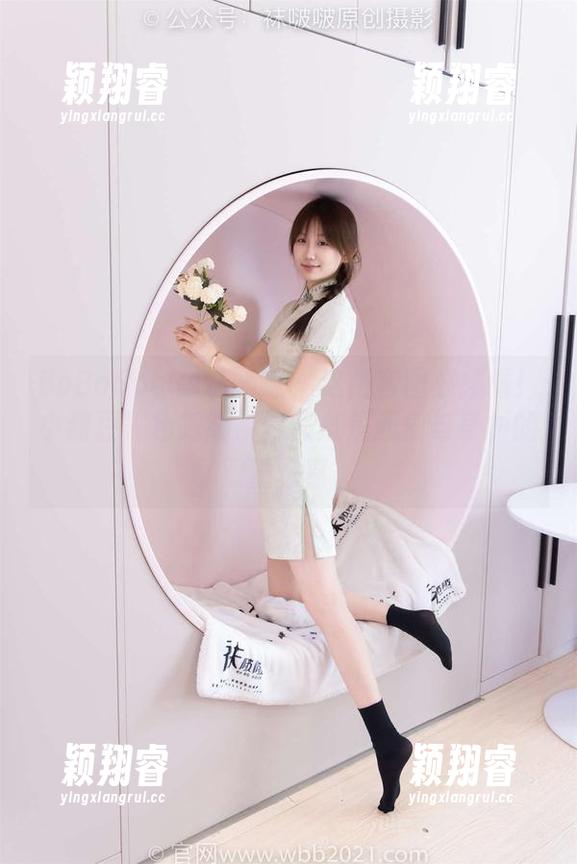 BoBoSocks袜啵啵-小甜豆 BoBoSocks袜啵啵 - 这组套图必须看!小甜豆黑色踩脚裤,简直是颜值与身材的双重惊喜。