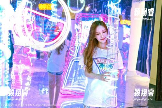 Feilin嗲囡囡-模特YOYO Feilin嗲囡囡 - 模特YOYO最新短裙作品:裙子太短了,我的自信心过于膨胀!