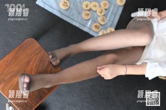 IESS异思趣向 - 美子的露腰裙体验大揭秘，全集立即下载！