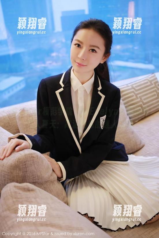 MFStar模范学院-Evelyn艾莉 MFStar模范学院 - 让Evelyn艾莉带你进入夏天:高清图库的迷人瞬间