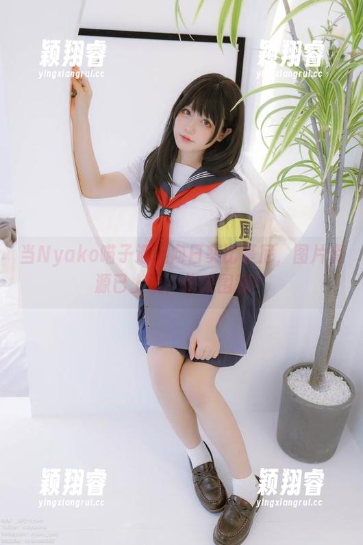 Nyako喵子 当Nyako喵子遇上向日葵比基尼,图片资源已上线,快来围观!