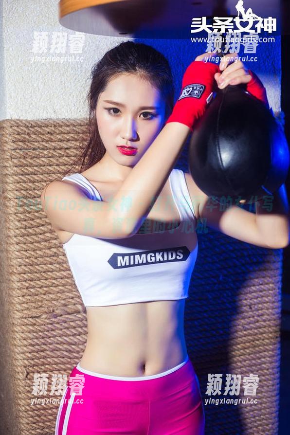 TouTiao头条女神-马丽华 TouTiao头条女神 - 打开马丽华的女仆写真,资源里的小心机