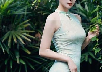 Xiuren秀人网 – 七米baby黑白写真图册：看她如何在阴影中绽放