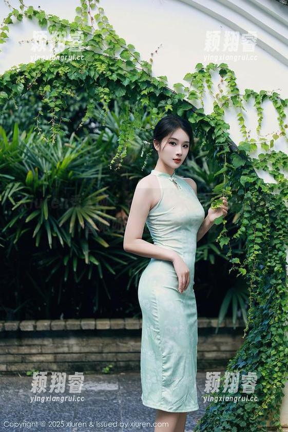 Xiuren秀人网-七米baby Xiuren秀人网 - 七米baby黑白写真图册:看她如何在阴影中绽放