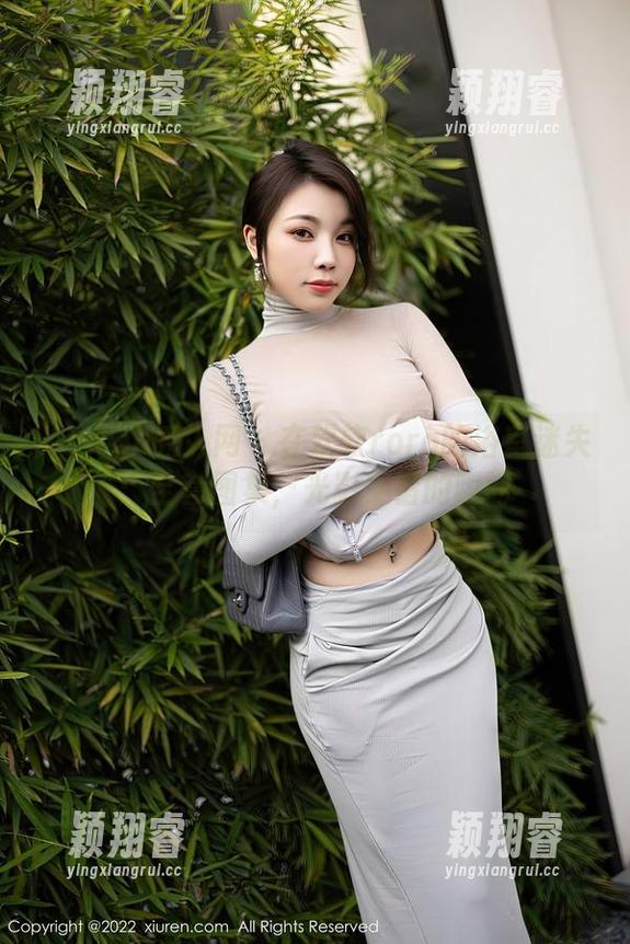 Xiuren秀人网-软软roro Xiuren秀人网 - 在软软roro的浴室迷失:全套图集,光影交错的瞬间