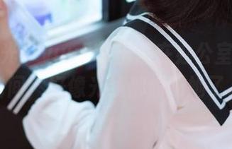 原图曝光,yuuhui玉汇在办公室的那些瞬间,好像光线都偷瞄她了。