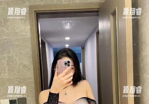 微密圈 - 不爱笑的赛琳黑丝系列，原图中的迷人与天真