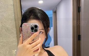 微密圈 – 不爱笑的赛琳白色写真合集:你以为她是天使?其实她只是想拍照!