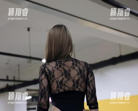 乙醇子 微密圈 - 集美貌与才华于一身,乙醇子红色蕾丝套装在线图片一览无遗!