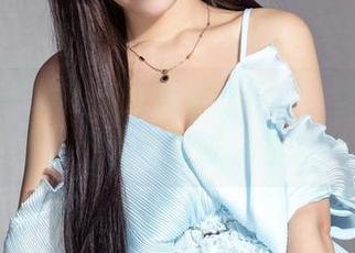克拉女神 – 在她的居家世界里，舒彤的每张图片都像在对你低语。