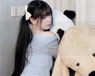 微密圈 – 不还是那个十万口草莓粥粥，私房原图里的舰长图包让人想起碧海蓝天。
