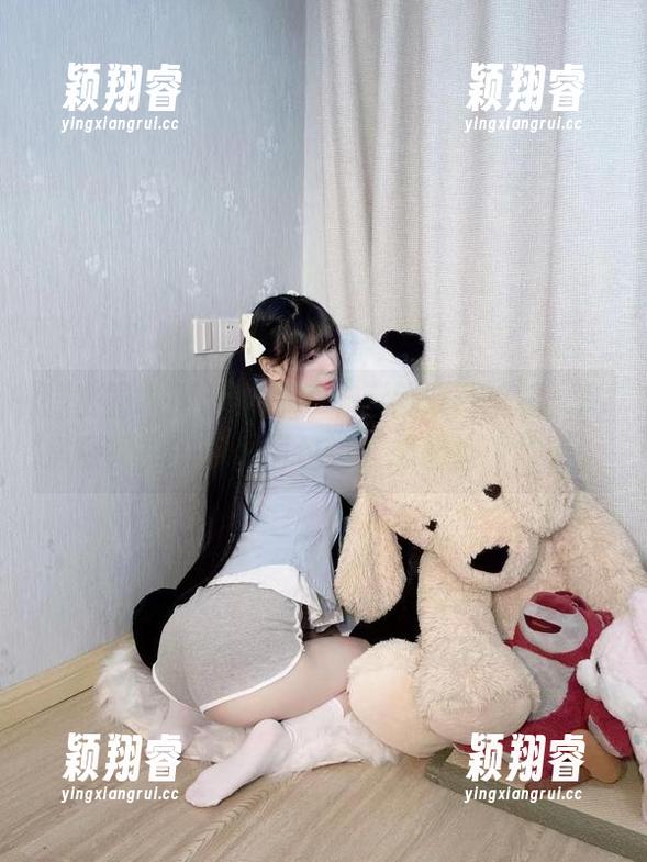 十万口草莓粥粥 微密圈 - 不还是那个十万口草莓粥粥,私房原图里的舰长图包让人想起碧海蓝天。