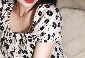 大肉丸Amiee校服美图合集:那一抹青春的尴尬与美好