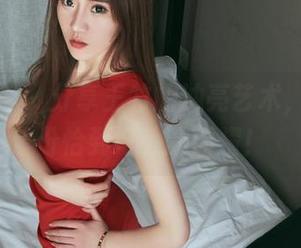 头条女神 – 分享王竹的油亮艺术,感受那份恰到好处的闪耀!