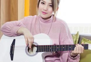 头条女神 – 筱溪的黑色涂层:私房图集里那些微妙瞬间