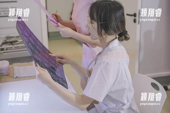 奶桃桃 眼镜图册:奶桃桃的奇想,每一帧都在低语