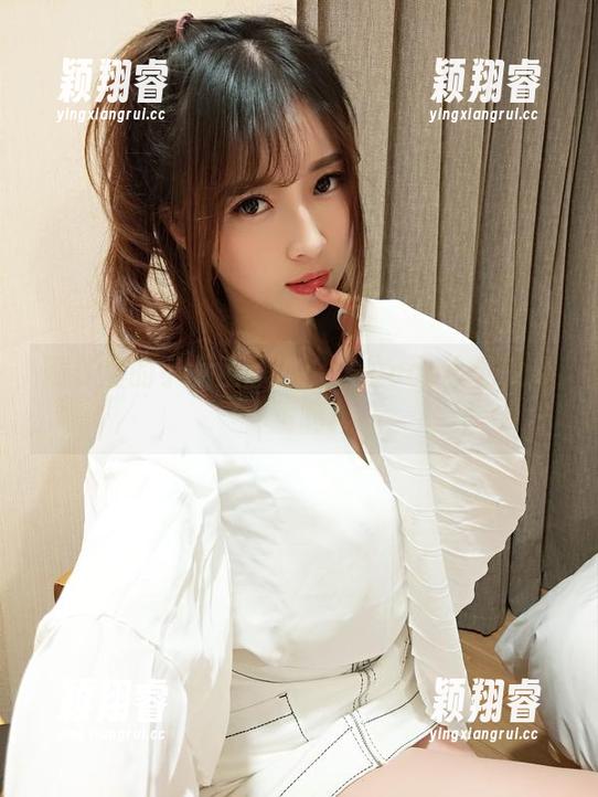 网袜里的小女巫露娜：这位cos小仙女带你飞啊！