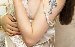 尤果网爱尤物 – 绯月樱Cherry黑色写真：原图里的光影变幻，我的心跟着她的姿态起伏。