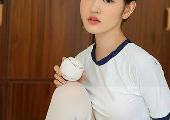 尤蜜荟 – 看原图!张恬恬的靓丽学姐光影,真没有圣光的必杀技!