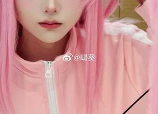 在嶋葵的私房里,遇见蓝色兔子的奇妙瞬间