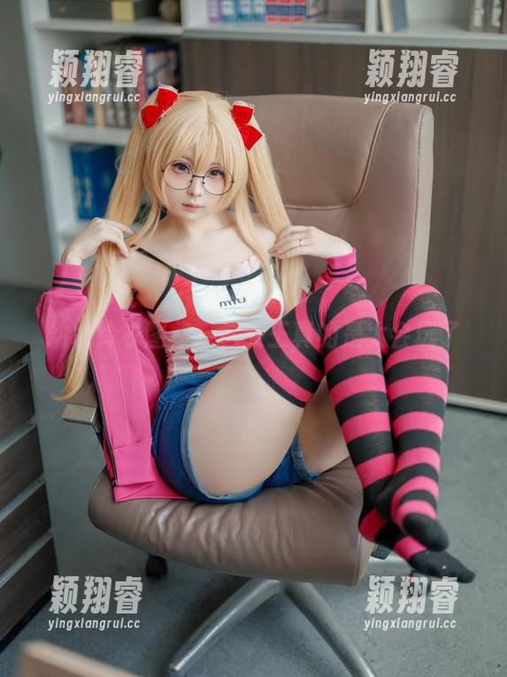幼水铃衣 幼水铃衣图集:这女王真的是太会玩了