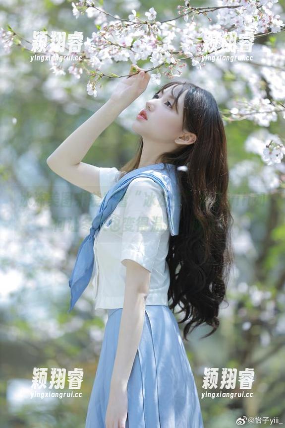 怡子yiii 冰冻美图来袭!看“冰公主”怡子yiii如何让冬天也变得温热、动人!
