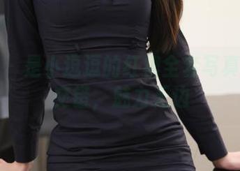 微密圈 – 是小逗逗的红裙全套写真:光影交错,魅力无边