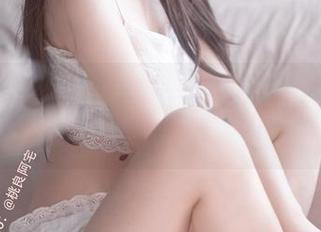 桃良阿宅的白毛衣写真:偶尔也需要点儿“白色撒娇”的时间!