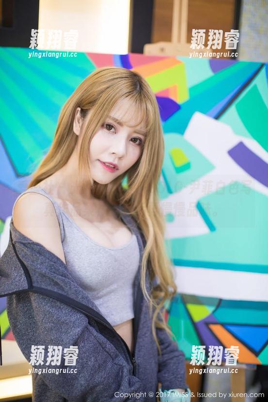 爱蜜社 - 光和影交错，SOLO-尹菲白色写真作品集，下载后再慢慢品味。