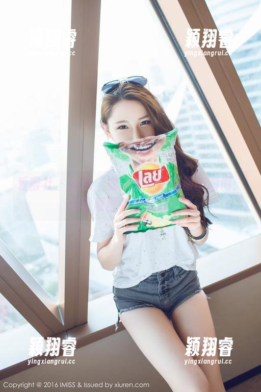 爱蜜社-娜大少爷 爱蜜社 - 偷瞄“娜大少爷”制服的瞬间:观看原图中的意外惊喜