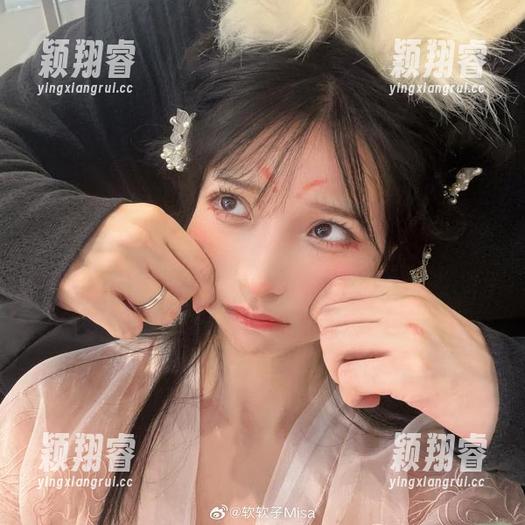 下载特软儿Sona的肉丝图集，别问我为什么，就喜欢那种若有似无的感觉！