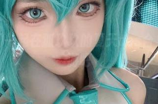 让我们一起在狐玖玖的夏天cos合集里遨游吧