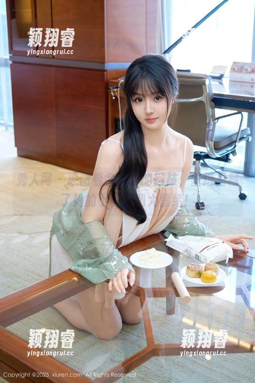秀人网 - 原图看余安安的网袜，壁纸里藏了她的小秘密和大情绪！