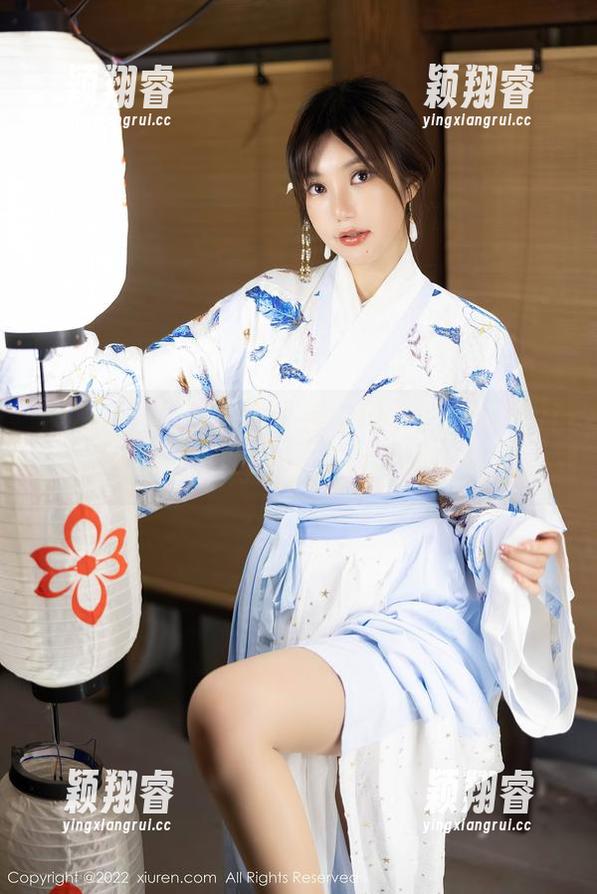秀人网 - 浴室里的可爱瞬间，吃白菜的vi菜菜的原图与壁纸给你无限遐想！