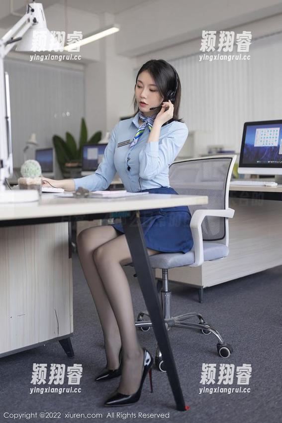 秀人网-明日花桃桃 秀人网 - 私房图包:明日花桃桃在天台的日常,不那么日常的日常。