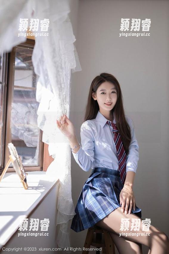 秀人网-谢小蒽 秀人网 - 轻松校园风:跟着谢小蒽探索每一张美图的心跳