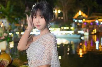 水波中绽放!萌芽儿o0最新图库:百合竞技泳衣,游泳也能是艺术!