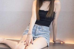 袜啵啵 – 小甜豆写真：短灰丝的魔力，别问，问就是迷！