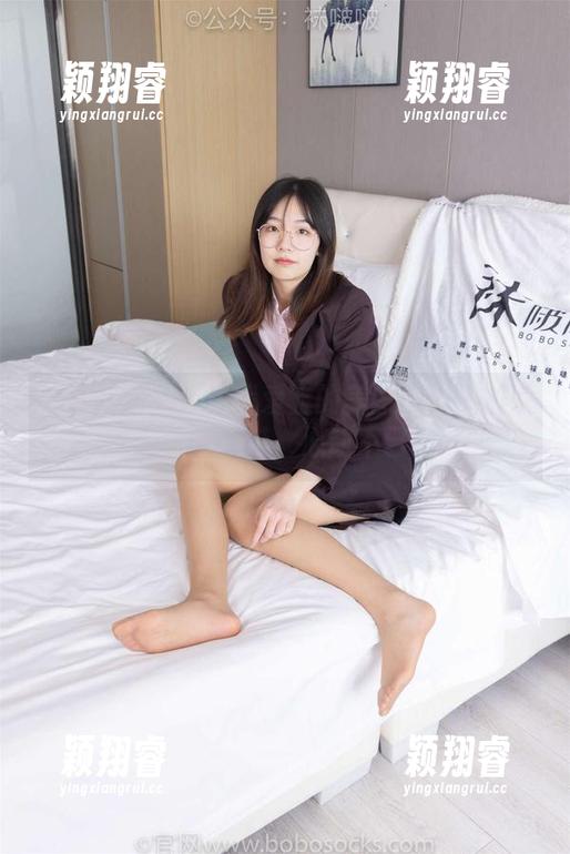 袜啵啵-稚予 袜啵啵 - 这就是我爱上的美图:稚予和她的匡威板鞋,心动不已。