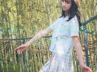 无外套的西瓜少女,白云森林里的写真令人心动不已!
