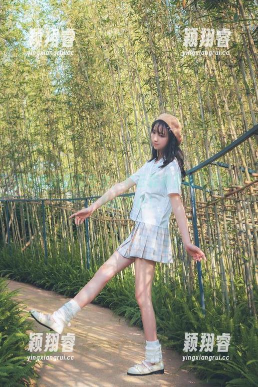 西瓜少女 无外套的西瓜少女,白云森林里的写真令人心动不已!