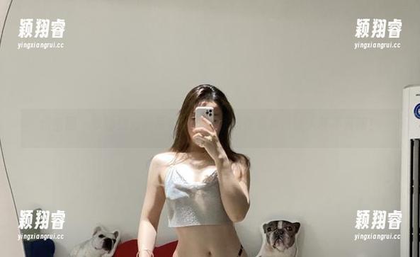 微密圈 - 铁锤姐姐的吊带黑丝袜最新作品集，让人移不开眼！
