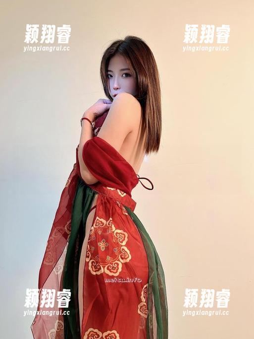 陈妮妮UNI 微密圈 - 透过镜头看陈妮妮UNI,裤里丝的原图瞬间引发惊叹!