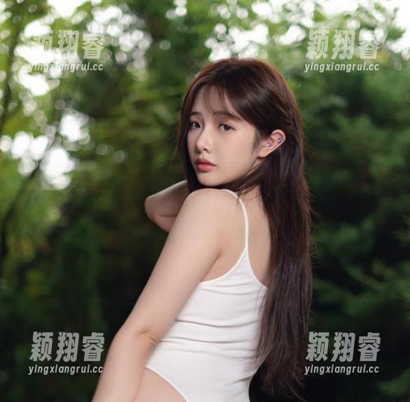 雯妹不讲道理 新图上架,雯妹不讲道理黑丝半腿!那丝袜的光泽真是人间绝色!