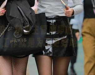 魔镜街拍 – 销售主管婷婷的粉裙私房图包:工作就是为了更好地聊天!