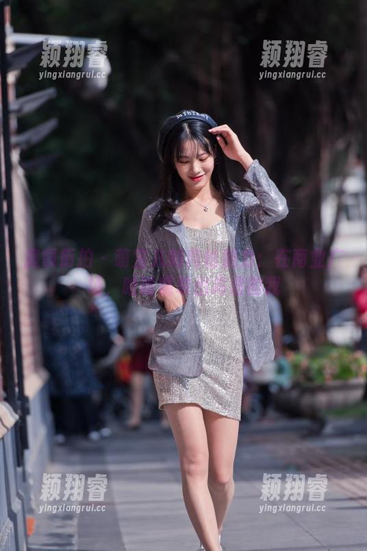 魔镜街拍-萌宝儿 魔镜街拍 - 萌宝儿的肉丝魅力:在商业广场,哈哈镜映出高清的我